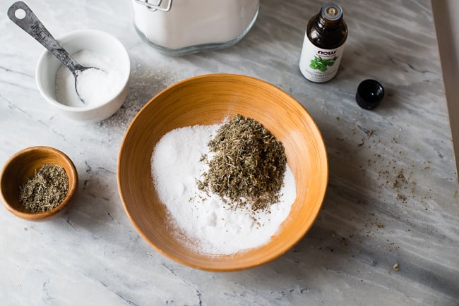 How to whiten teeth with baking soda
