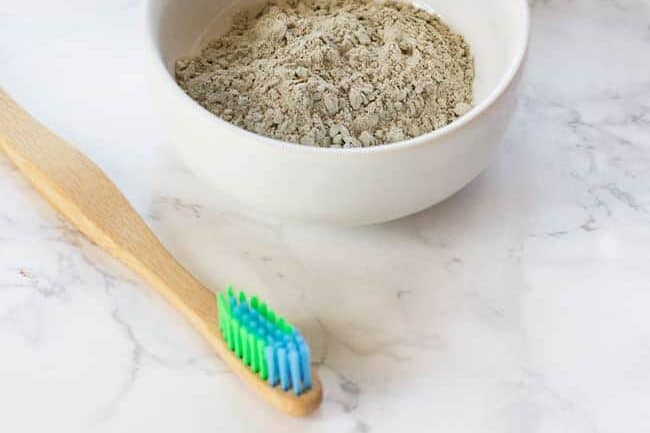 Bentonite clay teeth whitening scrub